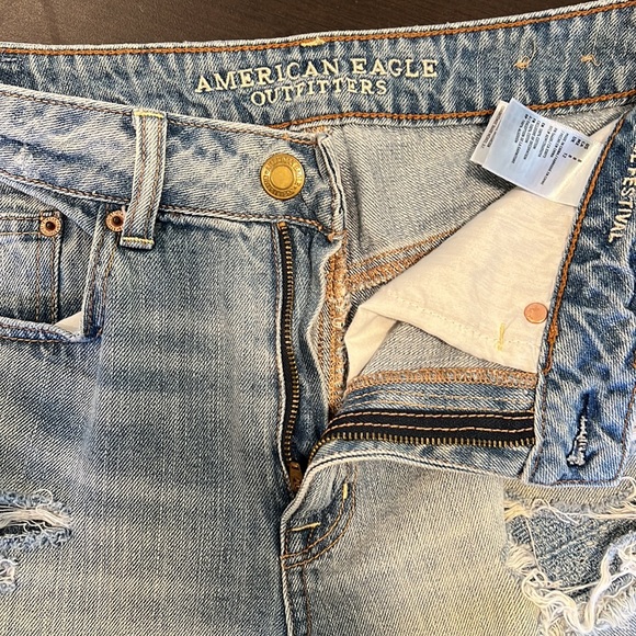 American Eagle Outfitters Hi-Rise Festival Jean Shorts! Light wash. - Picture 4 of 5